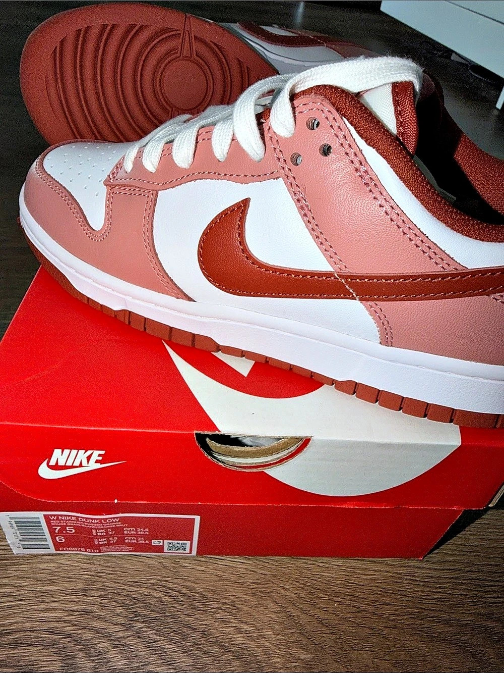 Nike Dunk Low Pink & White Like New